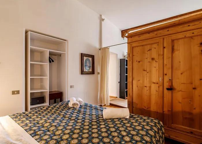 Guesthost - Porta Romana Charme Daire