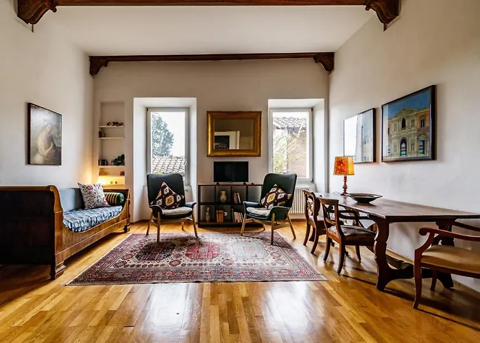 Guesthost - Porta Romana Charme Appartement Siena